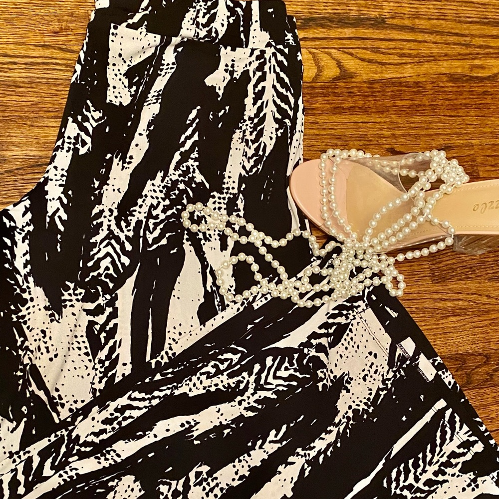 Cato black/white wide leg palazzo pants! COMFY FIT! Size Large..